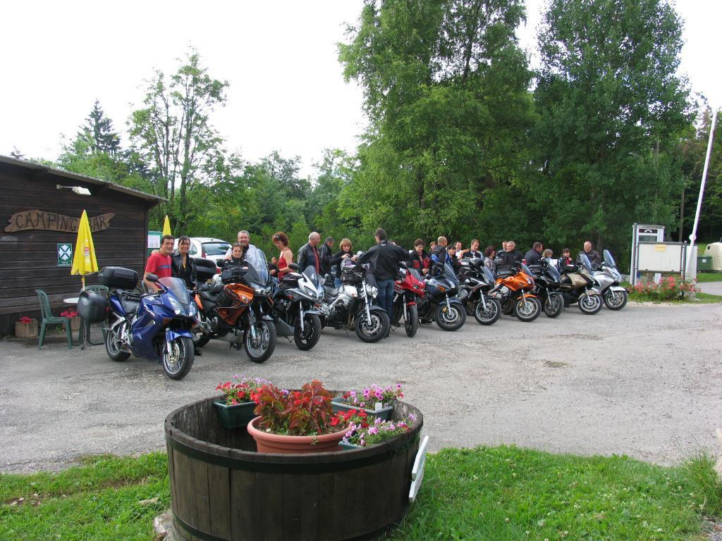 Team Holiday - Camping Le Balcon De Chartreuse Hotel Miribel-les-Échelles Exterior photo